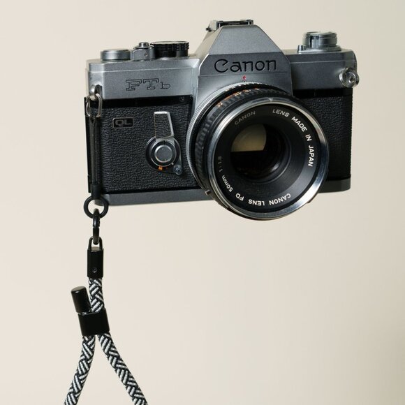 Camera Wrist Strap WHITE/BLACK Y-Pattern Adjustable – Quick Release Mount - Picture 6 of 8